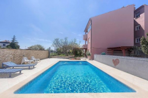 Wohnung In Fažana Mit Gemeinsamem Pool Und Garten